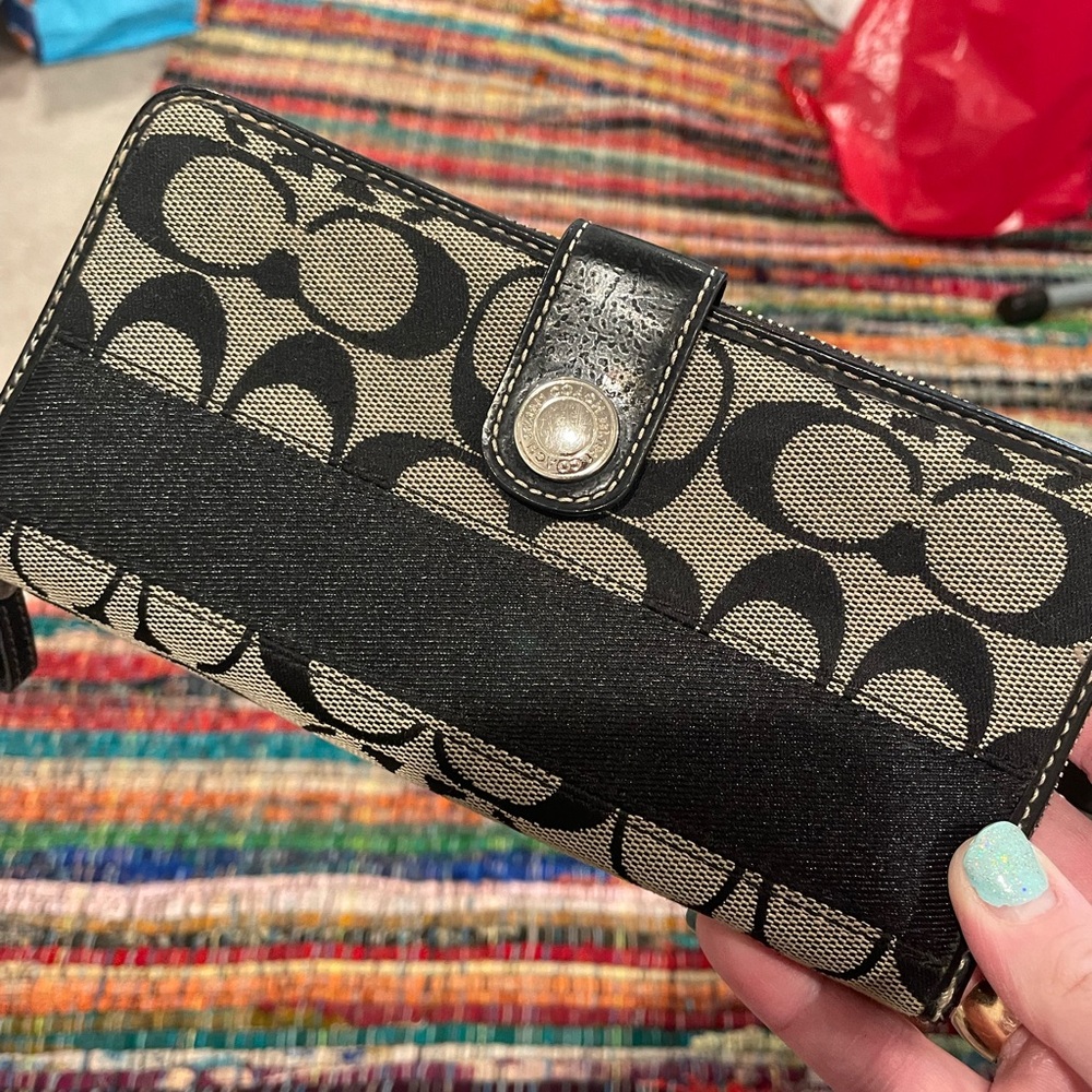 Coach Signature Black and Cream Wallet